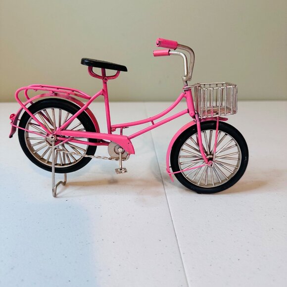 Small Pink Metal Bicycle Decoration With Basket & Stand - Wheels and Pedals Move - Picture 2 of 8